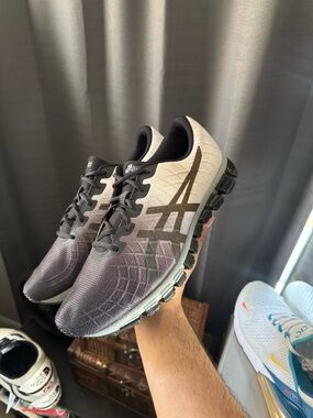 ASICS Men's Black and Gray Gradient Athletic Running Shoes